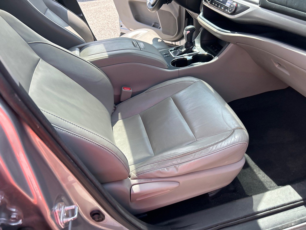 2015 Toyota Highlander Image 23