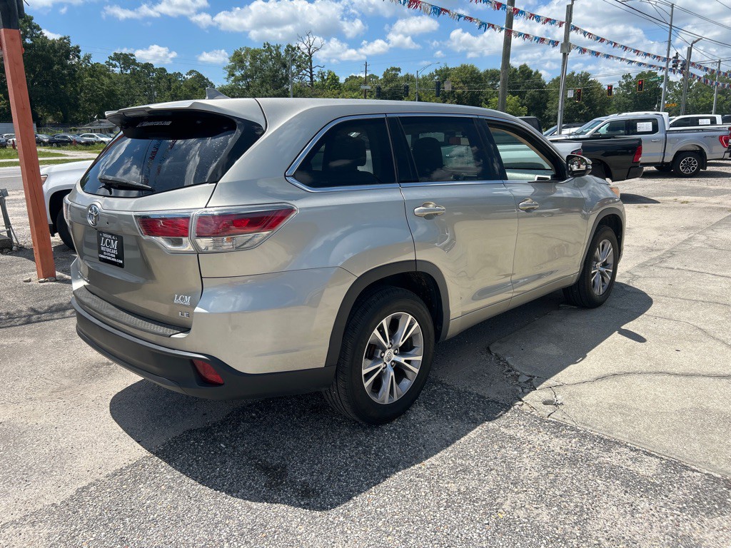 2015 Toyota Highlander Image 2