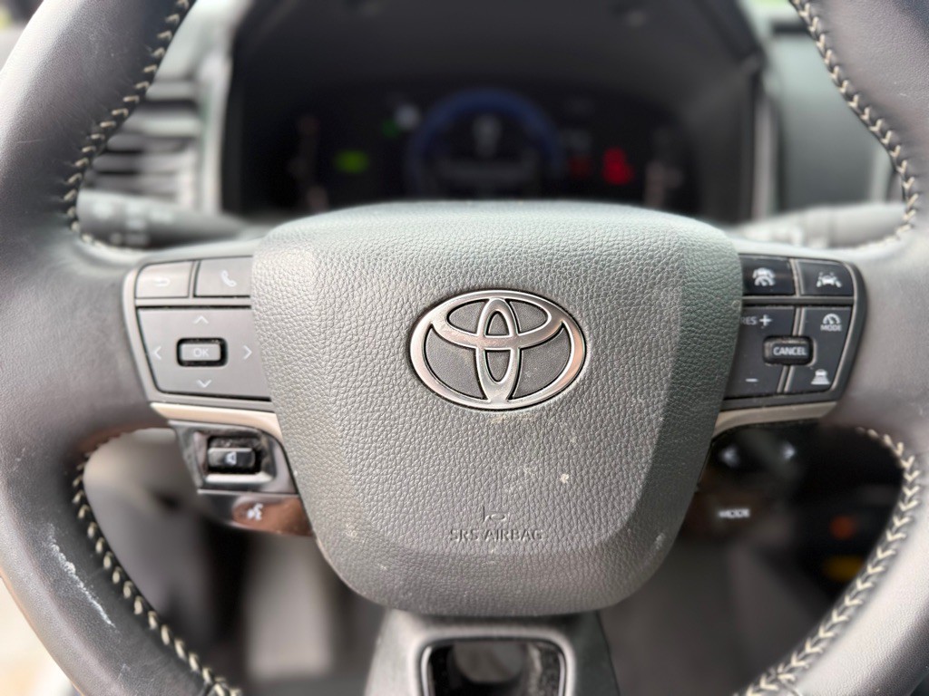2025 Toyota Camry Image 17