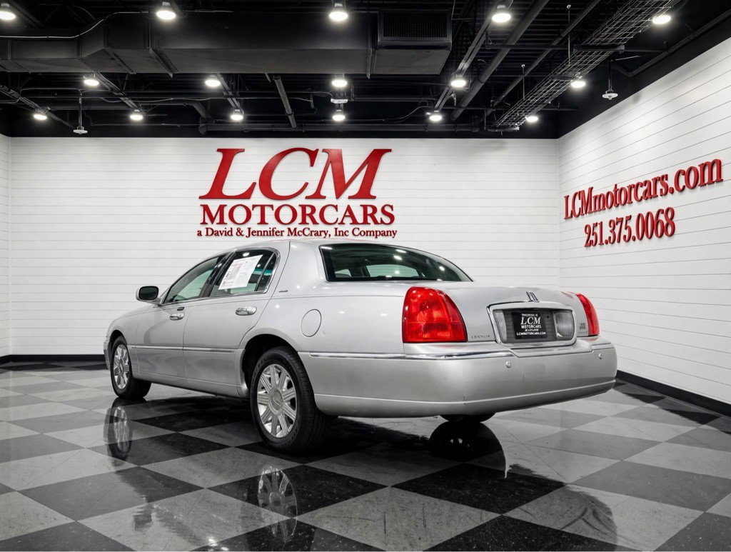 2004 Lincoln Town Car Image 4
