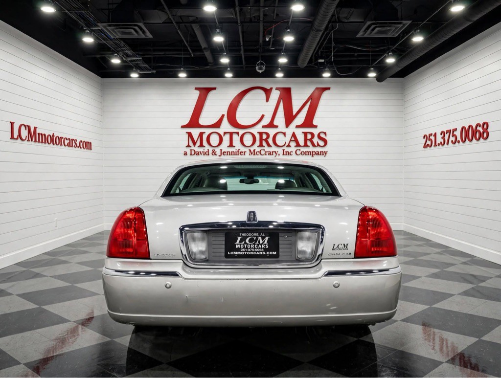 2004 Lincoln Town Car Image 5