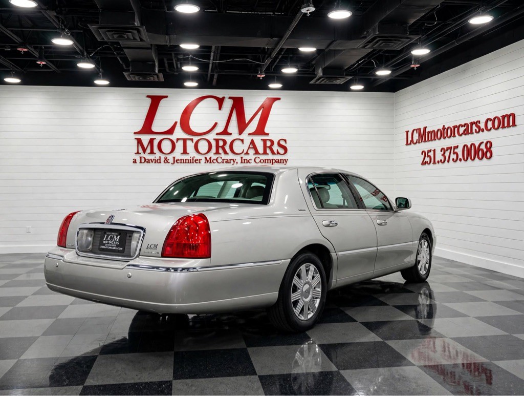 2004 Lincoln Town Car Image 6