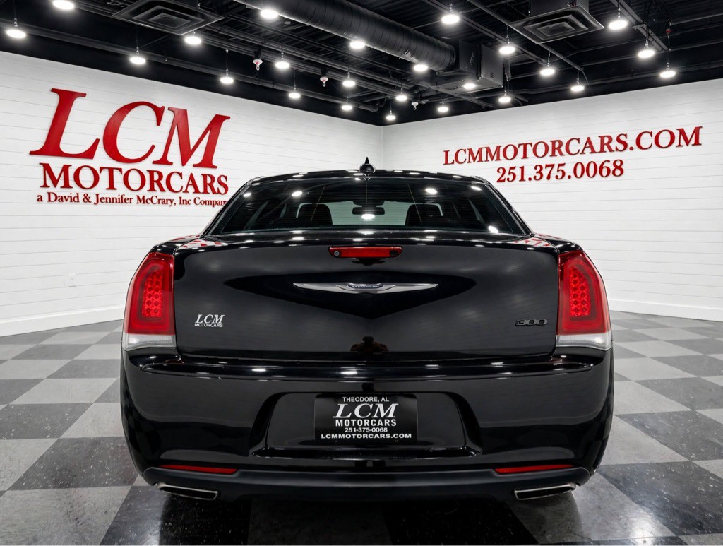 2020 Chrysler 300 Image 2