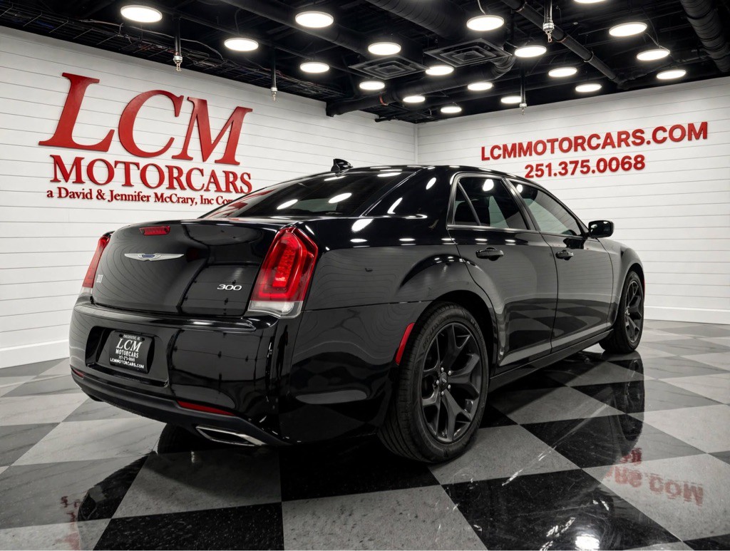 2020 Chrysler 300 Image 4