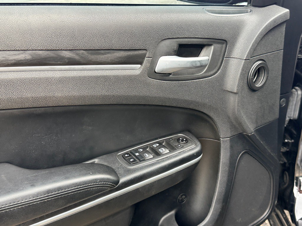 2020 Chrysler 300 Image 10