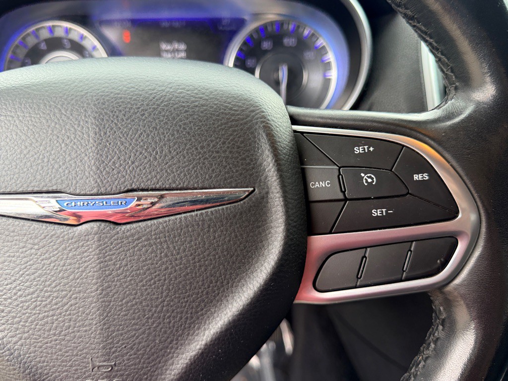 2020 Chrysler 300 Image 17