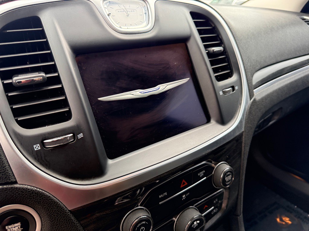 2020 Chrysler 300 Image 20