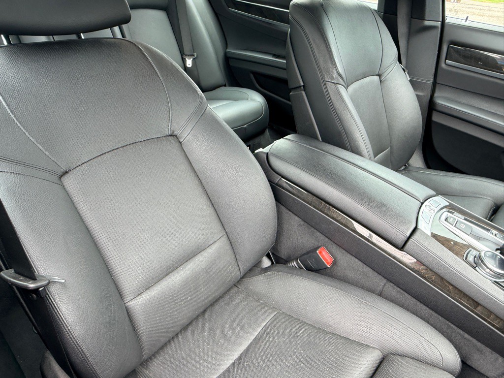 2015 BMW 7 Series Image 10