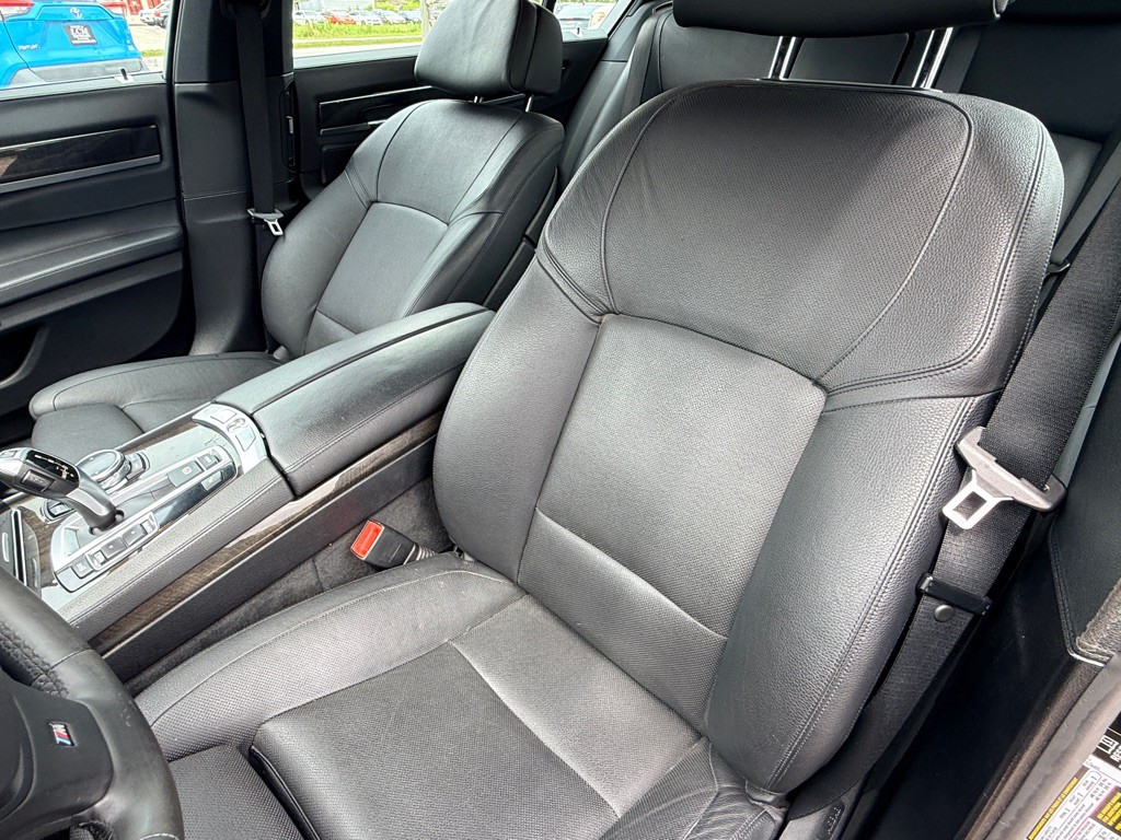 2015 BMW 7 Series Image 11