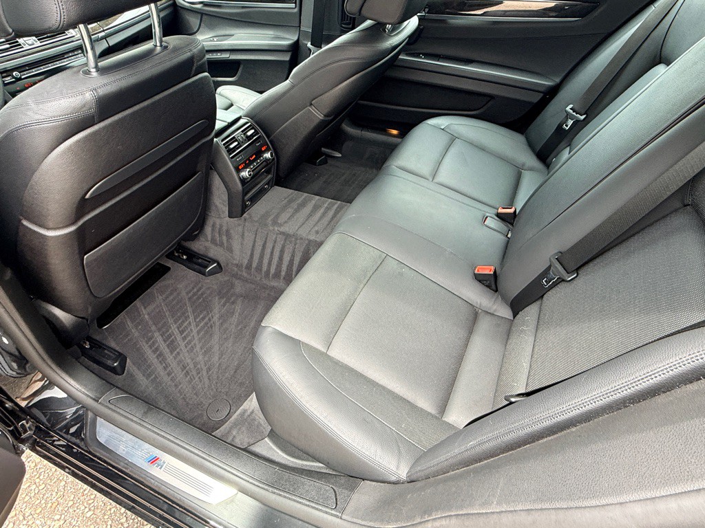 2015 BMW 7 Series Image 13