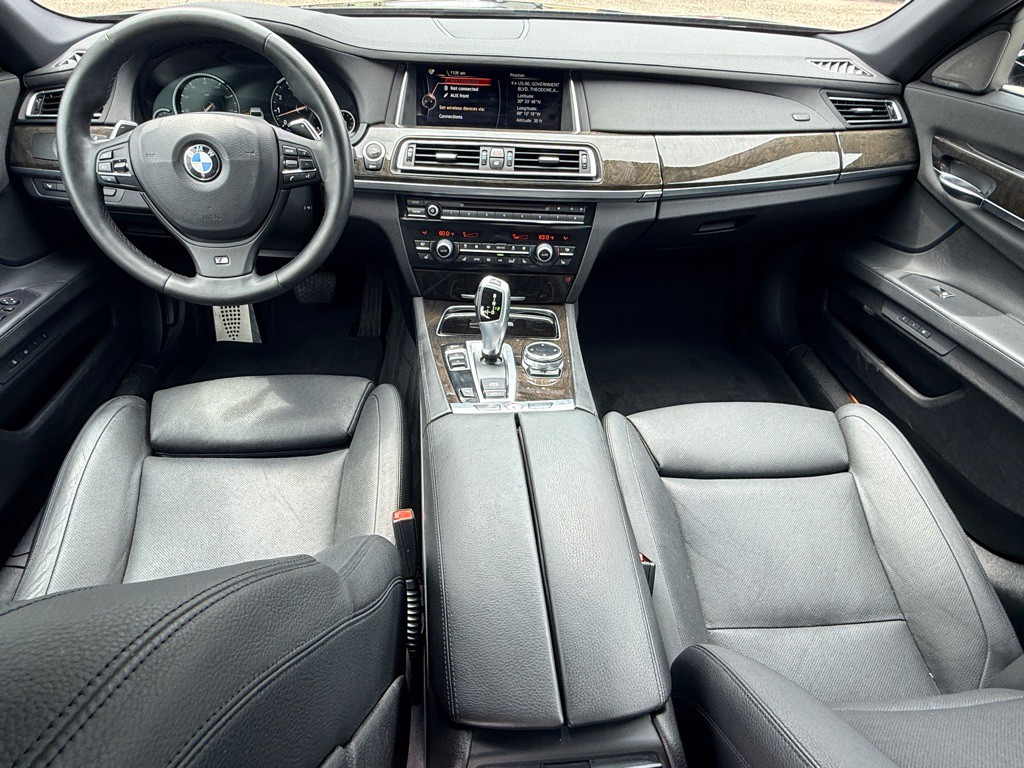 2015 BMW 7 Series Image 15