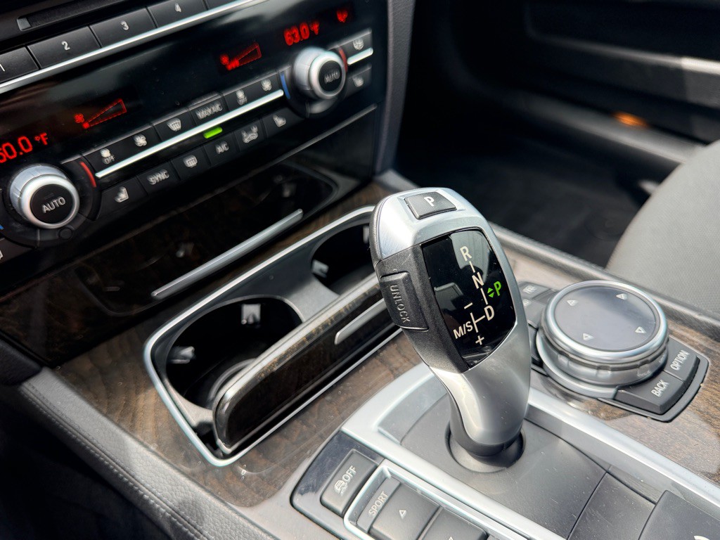 2015 BMW 7 Series Image 20