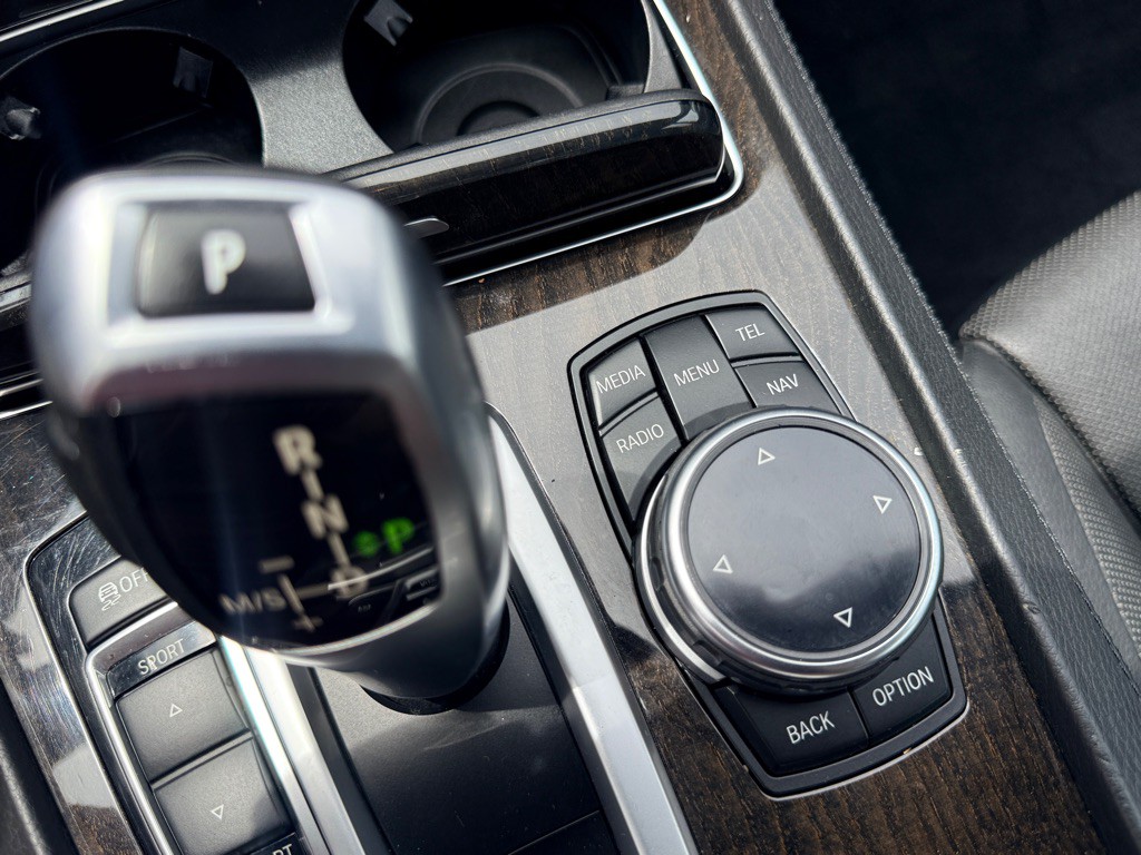 2015 BMW 7 Series Image 23
