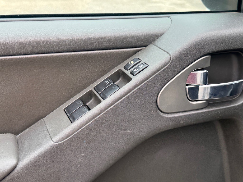 2015 Nissan Frontier Image 11