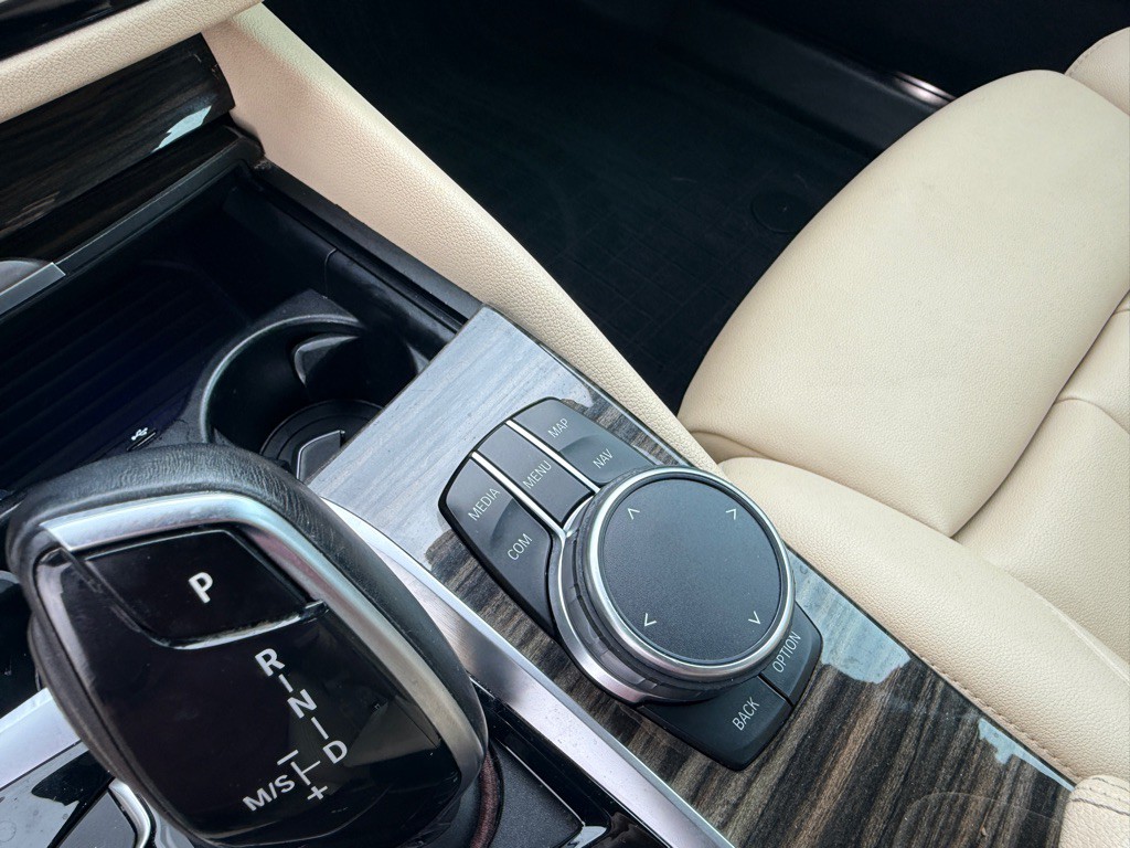 2019 BMW 5 Series Image 17