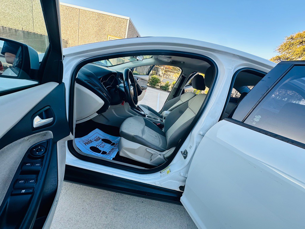 2014 Ford Focus Image 9