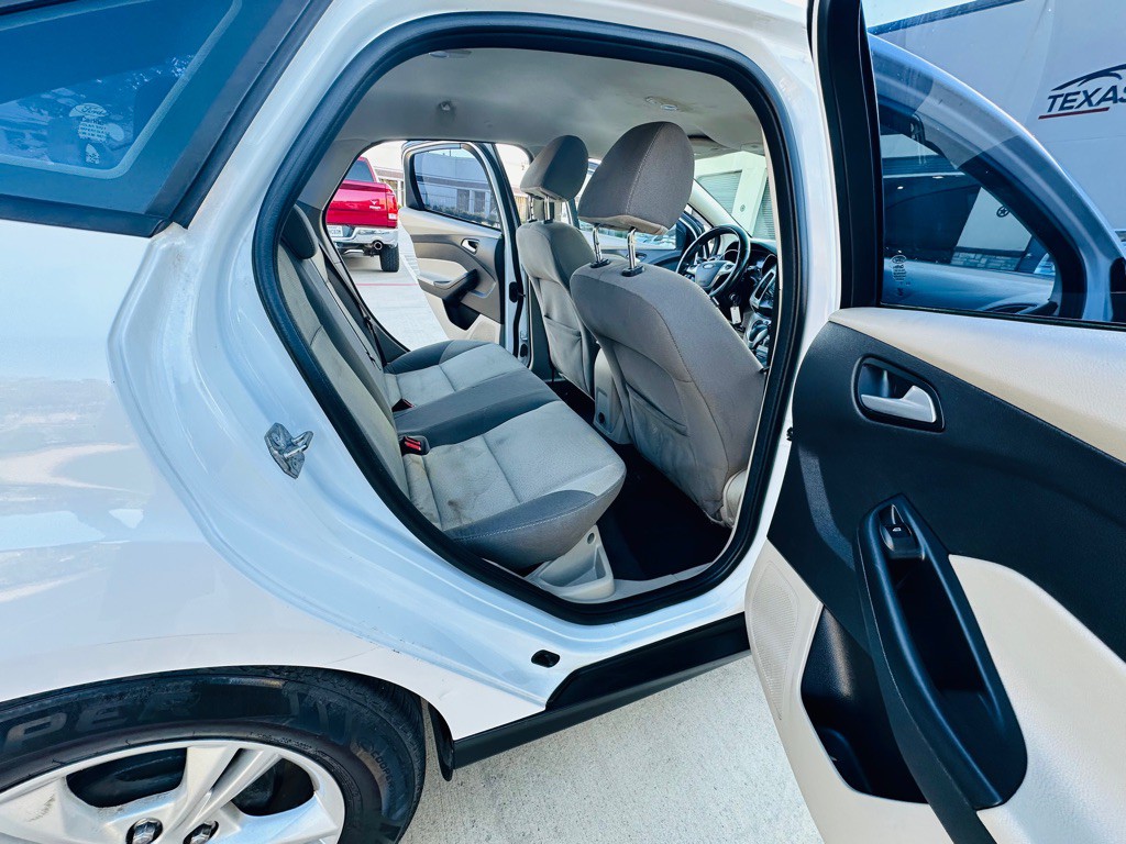 2014 Ford Focus Image 16