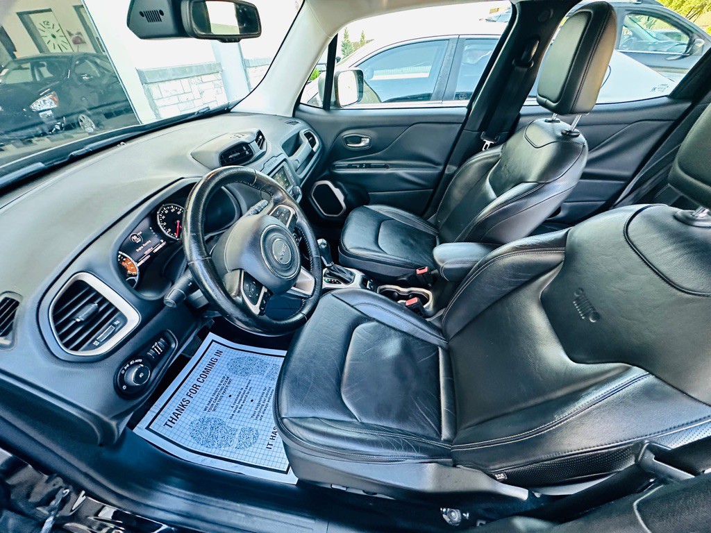 2016 Jeep Renegade Image 12