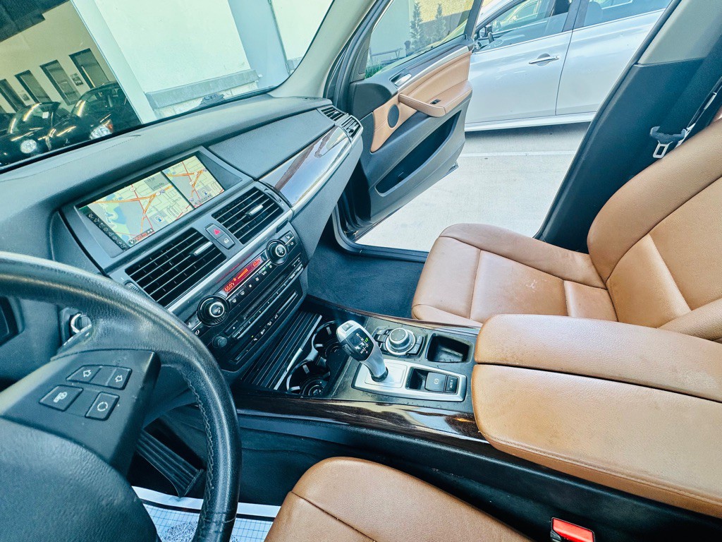 2010 BMW X5 Image 13