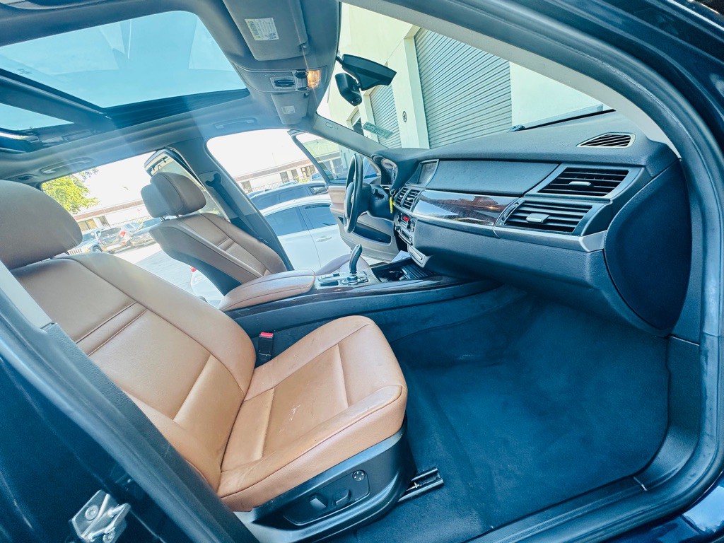 2010 BMW X5 Image 21