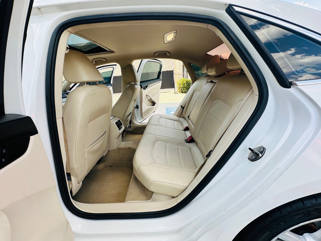 2014 Volkswagen Passat Image 16