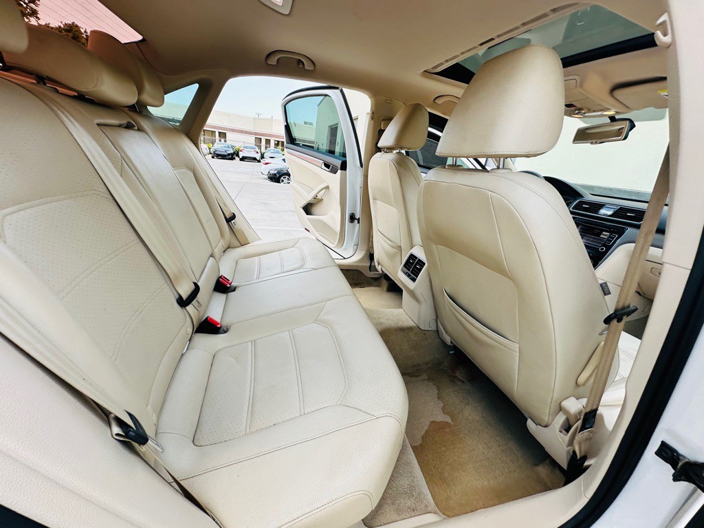 2014 Volkswagen Passat Image 18