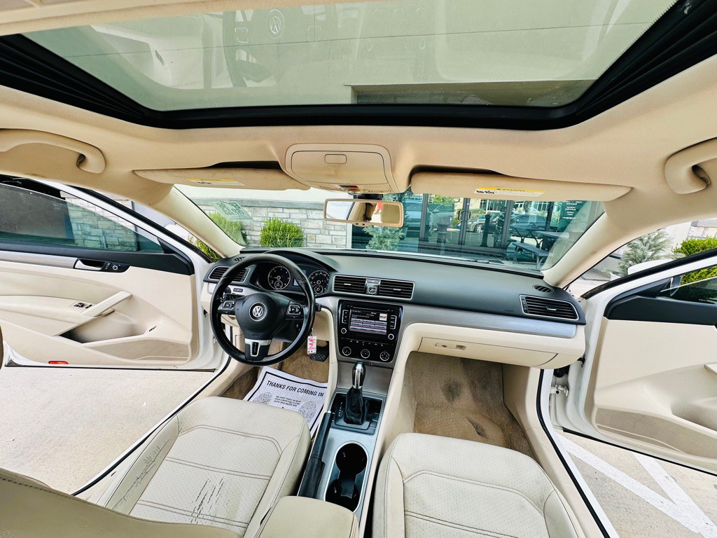 2014 Volkswagen Passat Image 19