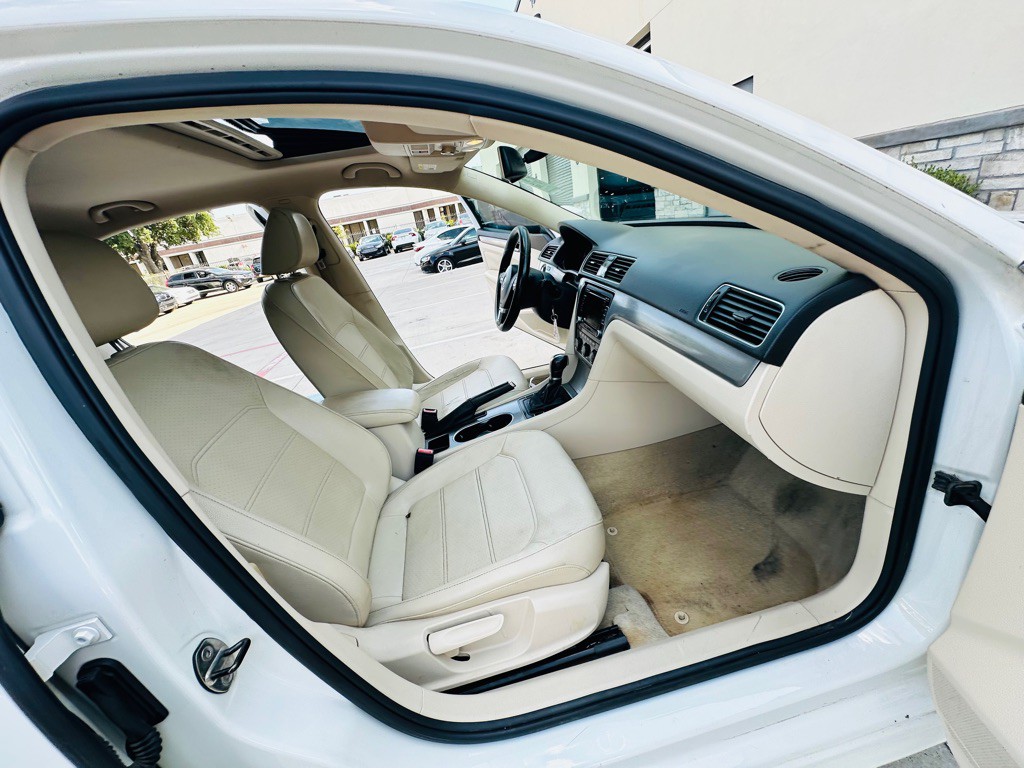 2014 Volkswagen Passat Image 20