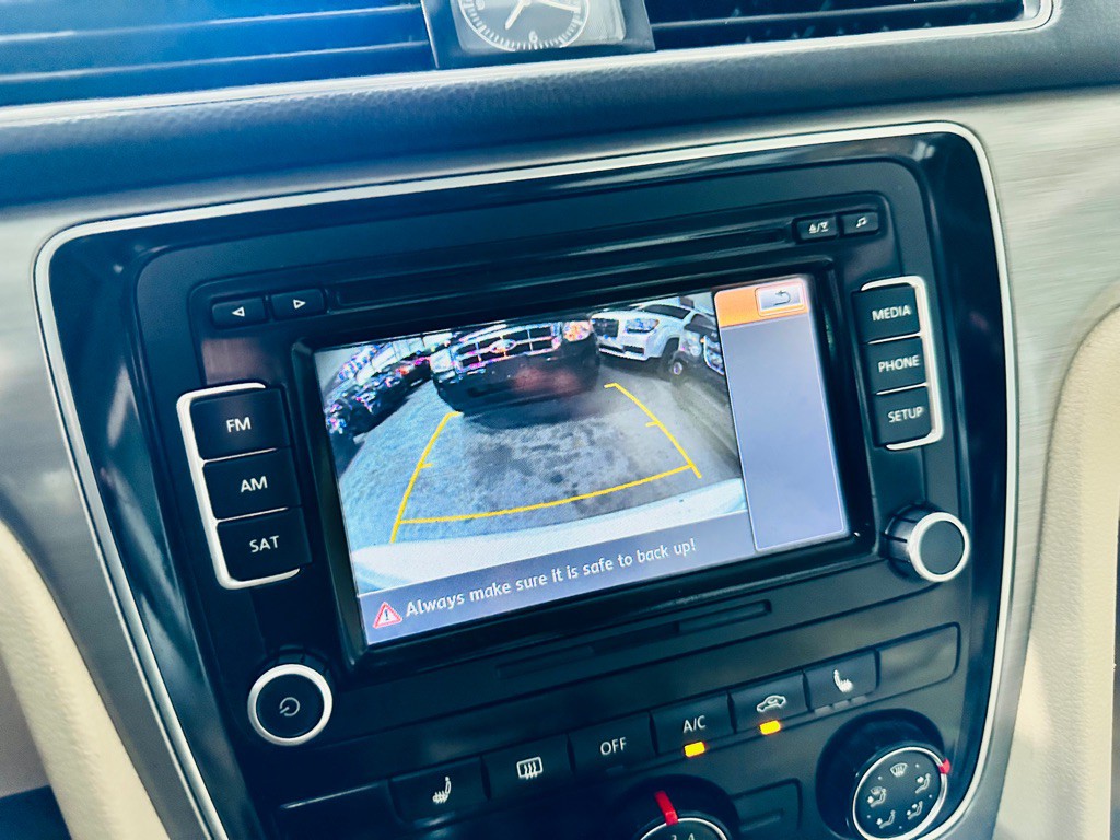 2014 Volkswagen Passat Image 21
