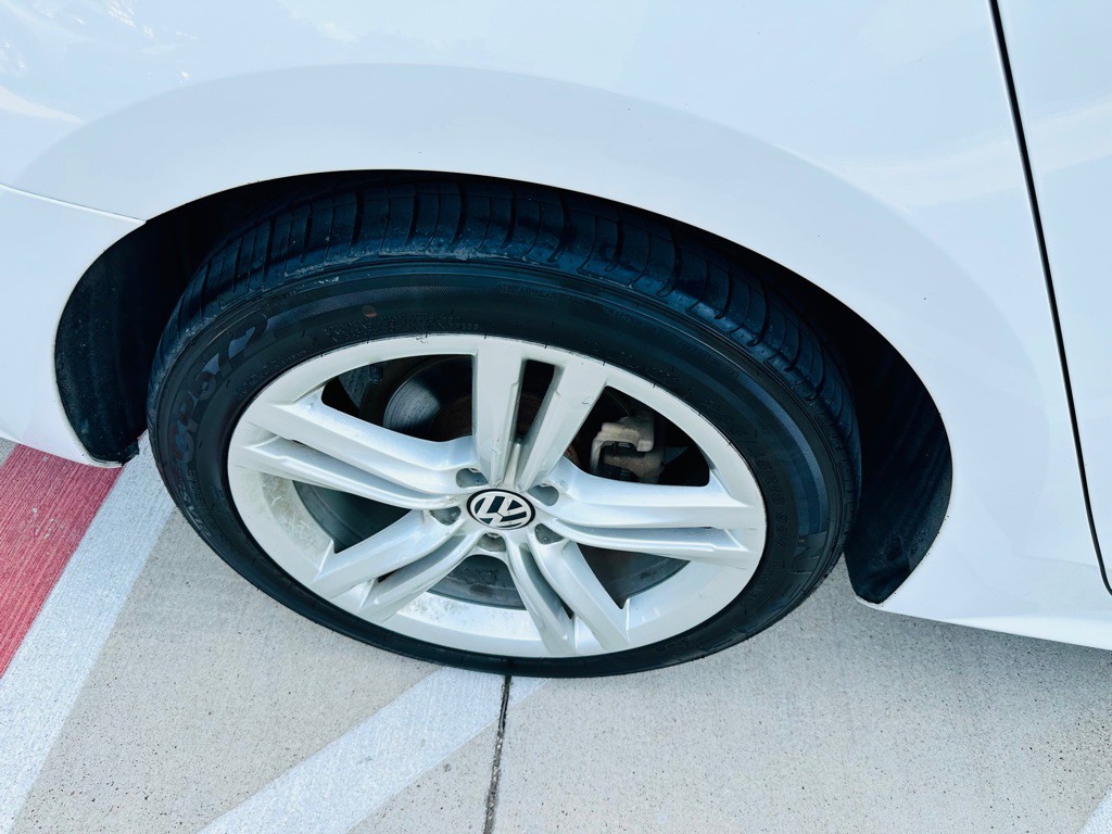2014 Volkswagen Passat Image 23