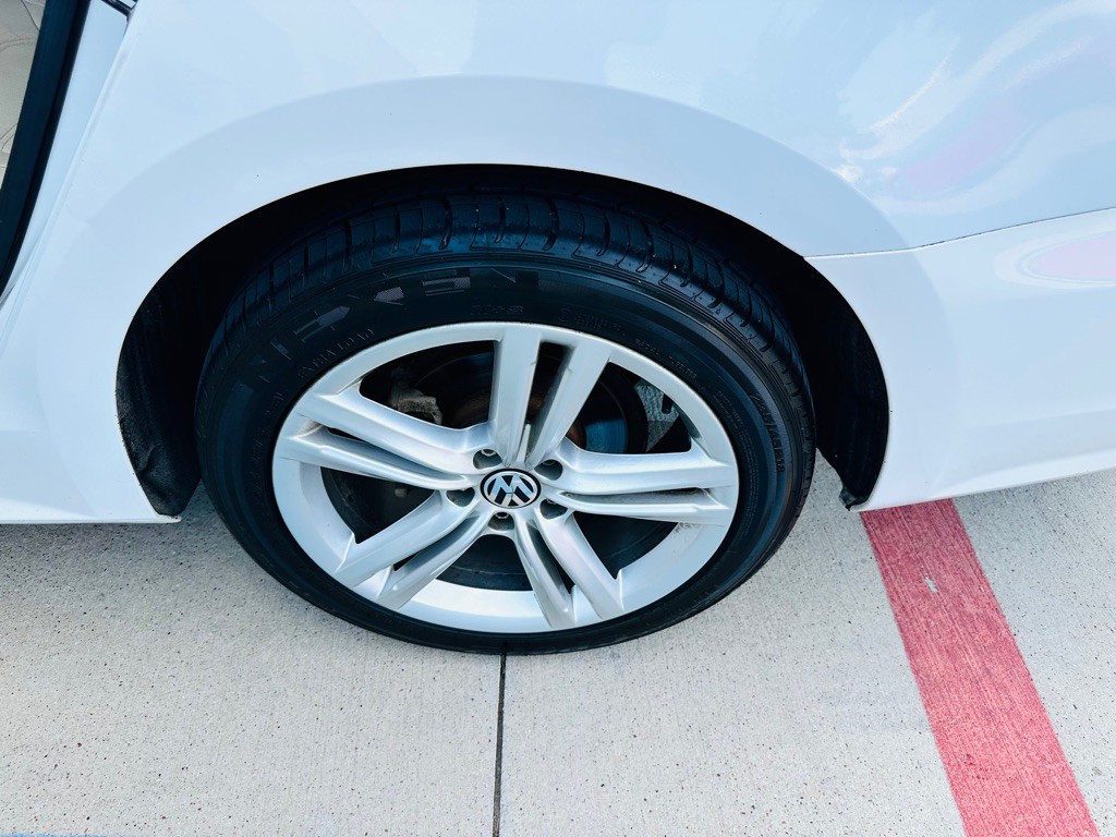 2014 Volkswagen Passat Image 24