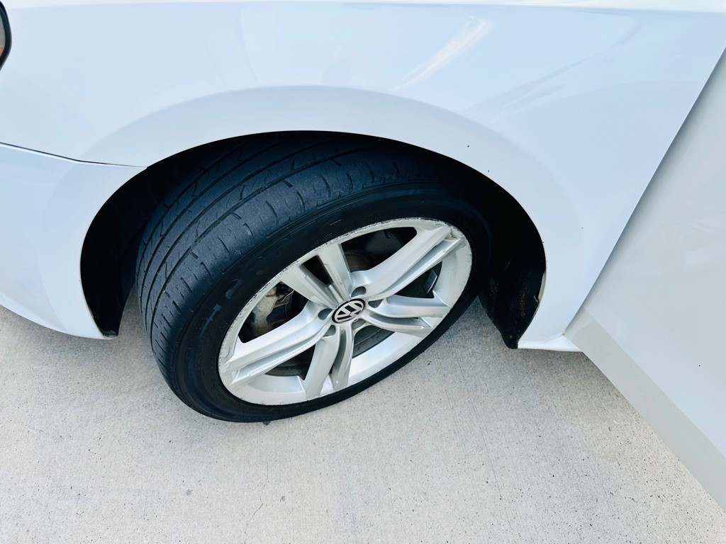 2014 Volkswagen Passat Image 25