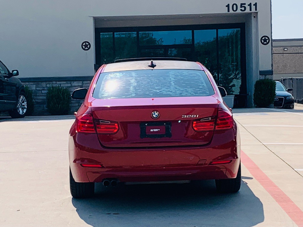 2013 BMW 3 Series Image 8