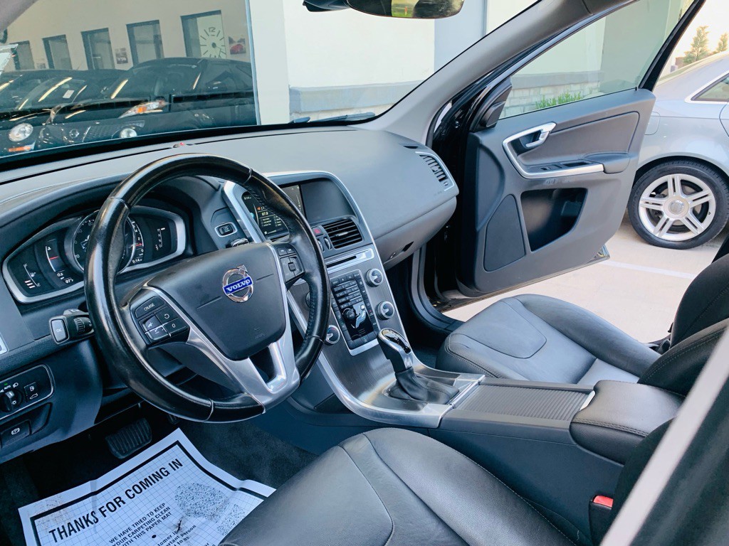 2016 Volvo XC60 Image 16