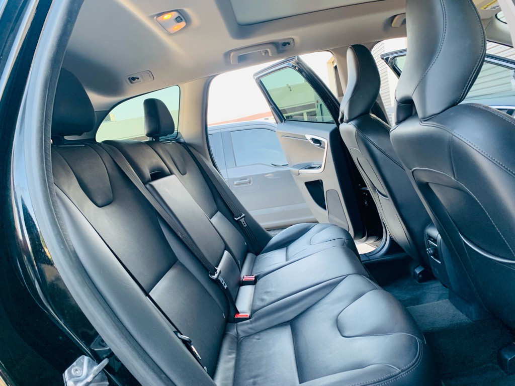 2016 Volvo XC60 Image 22