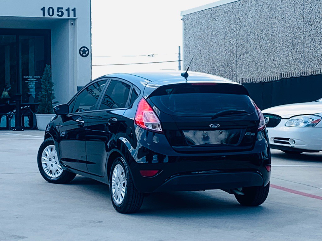 2016 Ford Fiesta Image 11