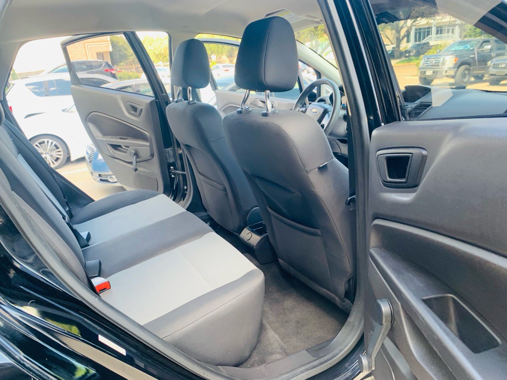2016 Ford Fiesta Image 23