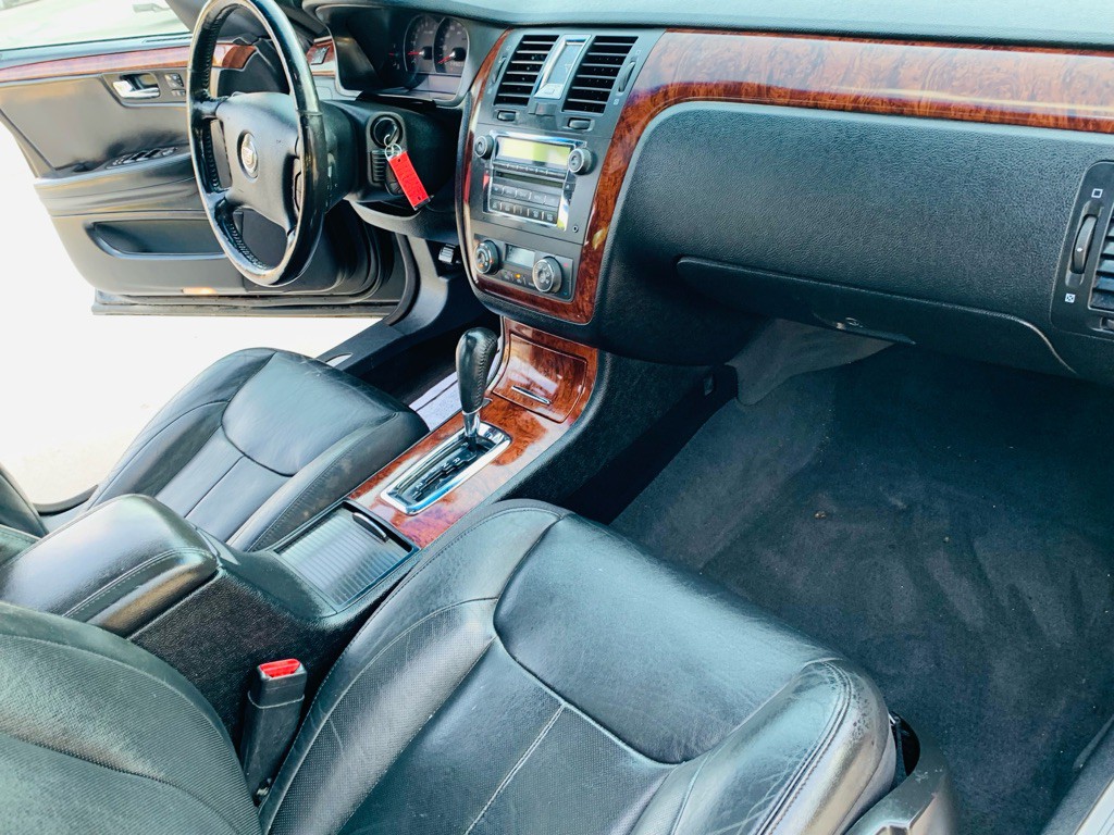2007 Cadillac DTS Image 28