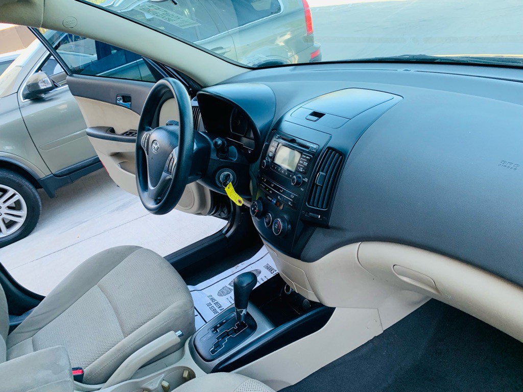 2012 Hyundai Elantra Image 23
