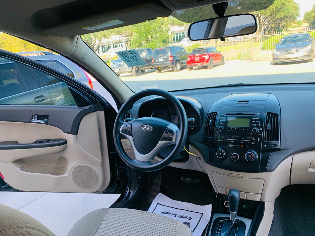 2012 Hyundai Elantra Image 24