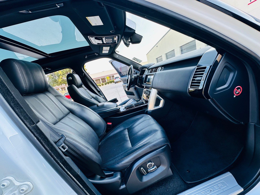 2017 Land Rover Range Rover Image 24