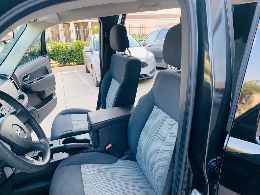 2010 Jeep Liberty Image 12