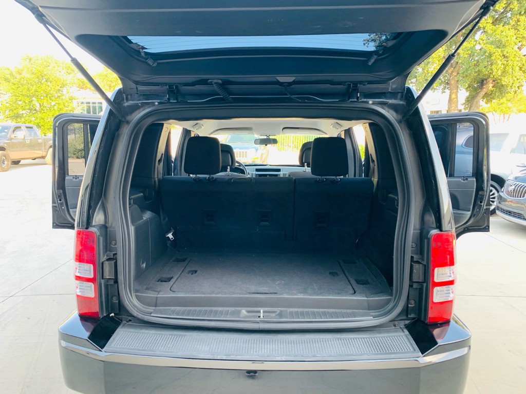 2010 Jeep Liberty Image 17