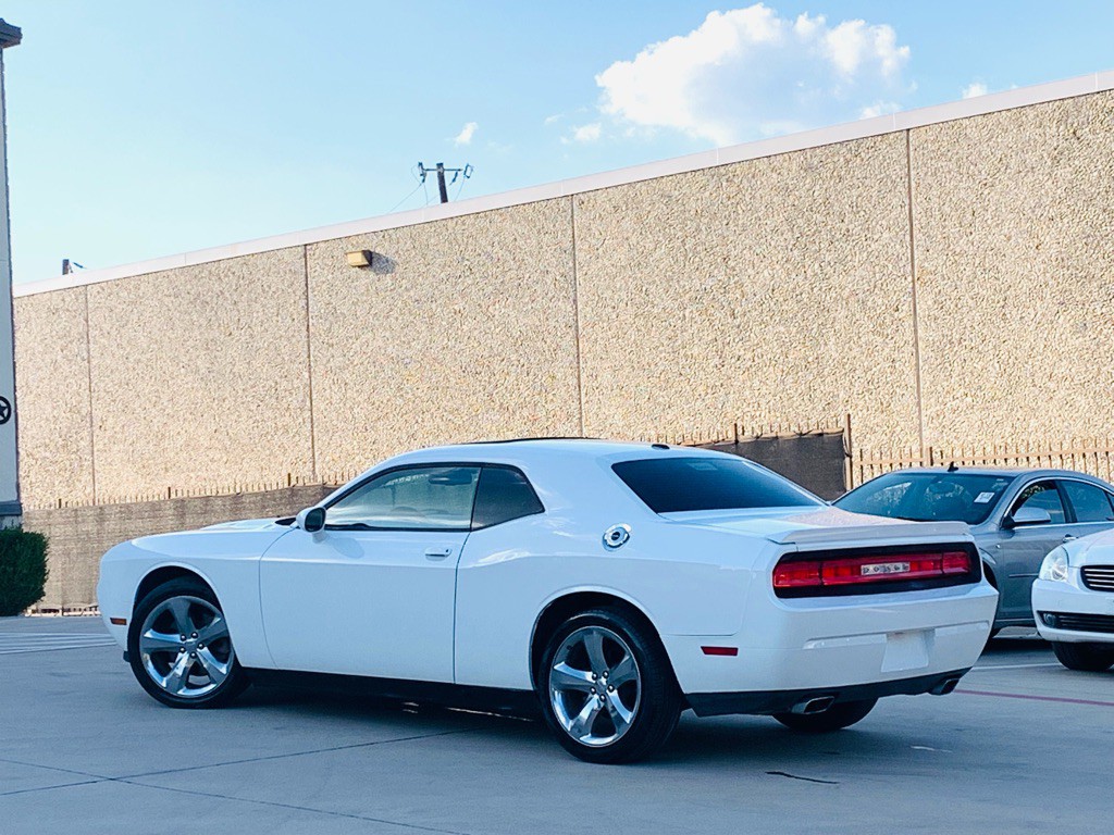 2014 Dodge Challenger Image 8