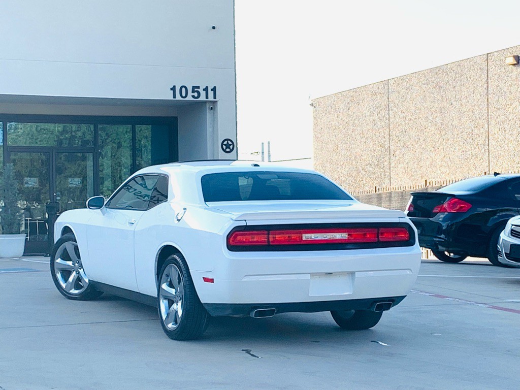 2014 Dodge Challenger Image 9