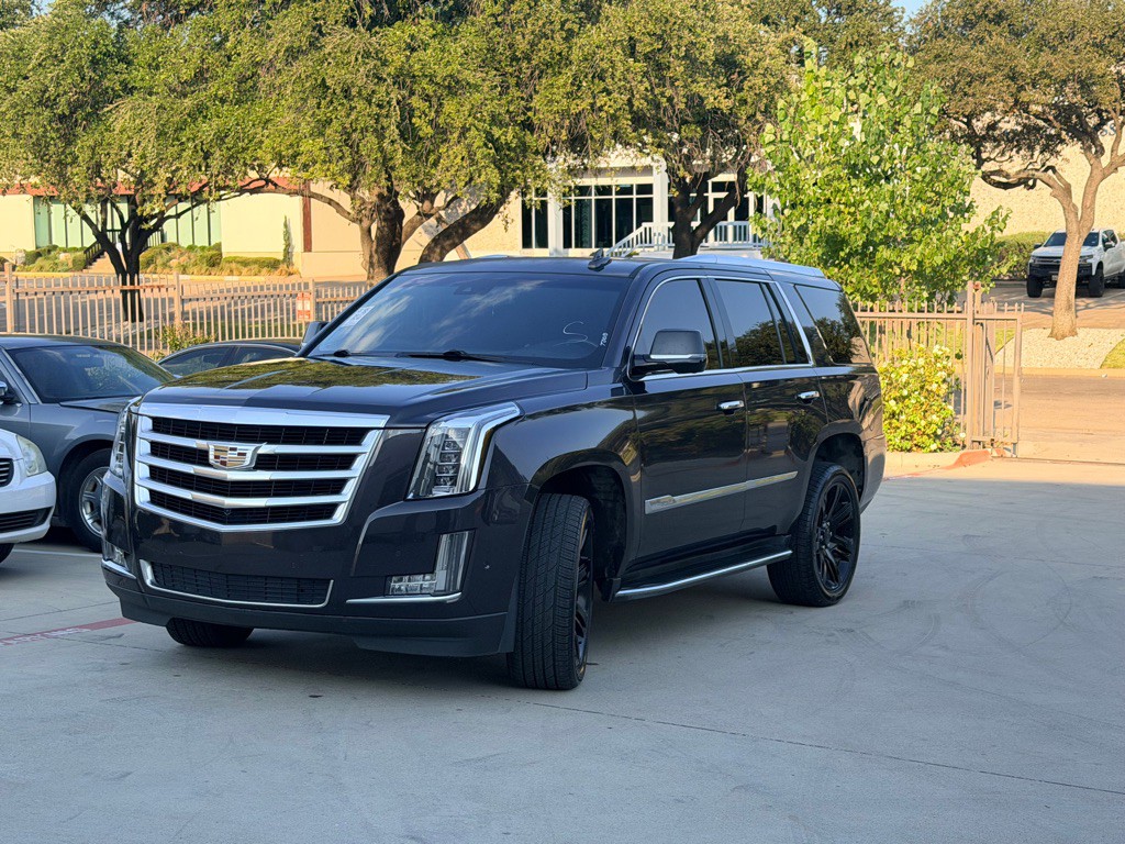 2017 Cadillac Escalade Image 2