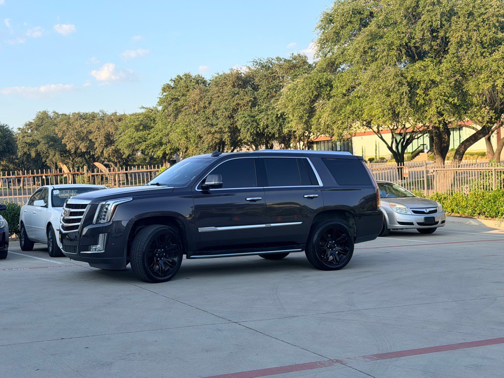 2017 Cadillac Escalade Image 3