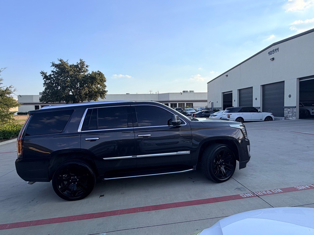 2017 Cadillac Escalade Image 9