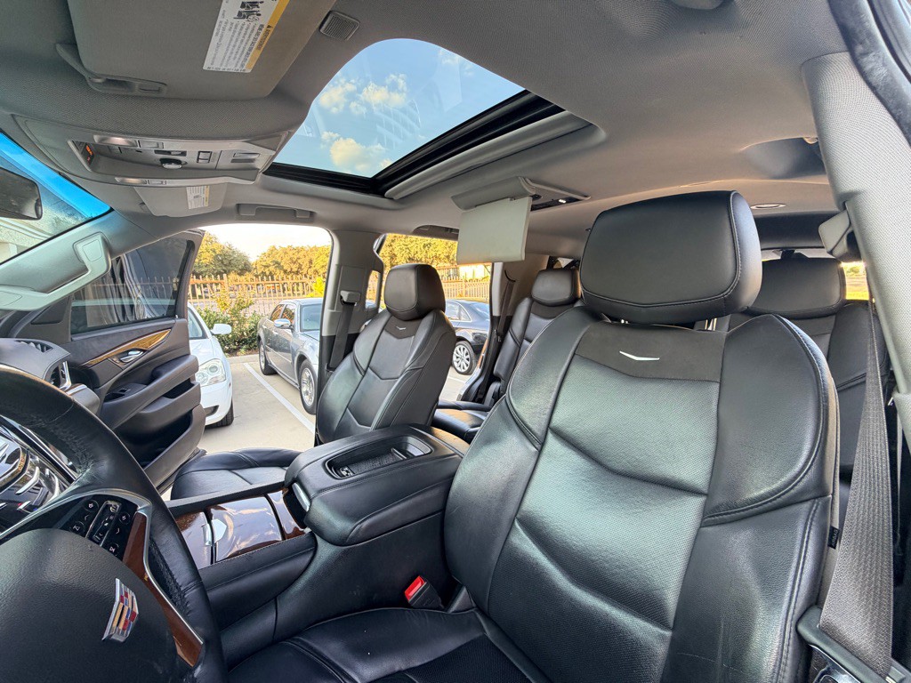 2017 Cadillac Escalade Image 12