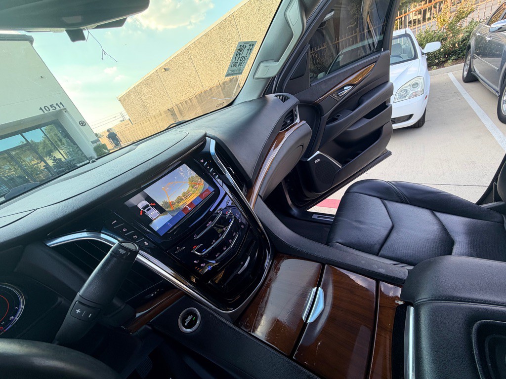 2017 Cadillac Escalade Image 16